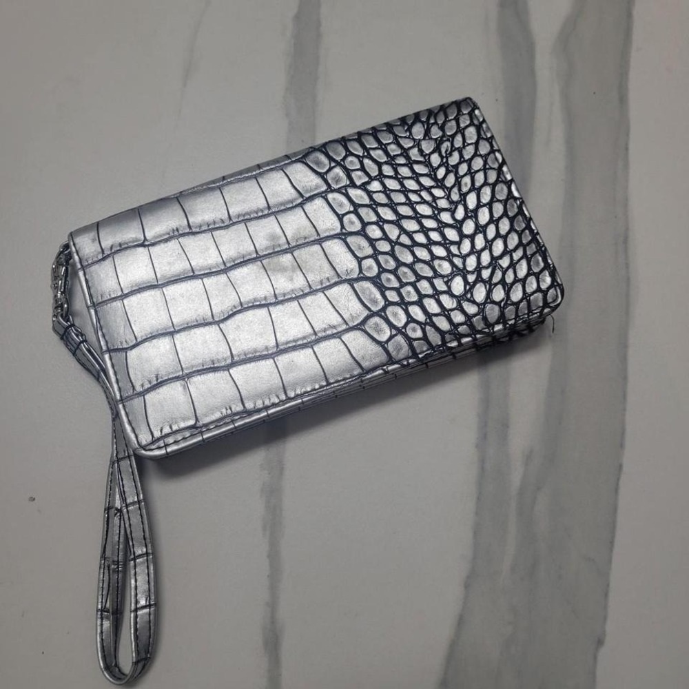 y2k Silver crocodile print wristlet purse with zipper closure